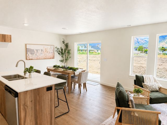 1046 N SUMMIT VIEW DR, Harrisville, UT 84404