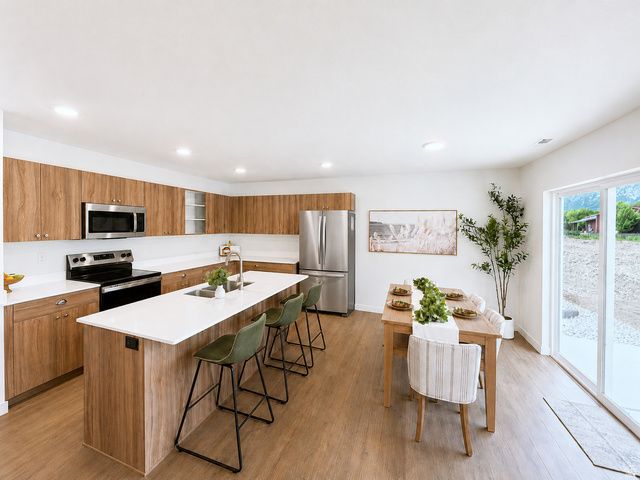 1046 N SUMMIT VIEW DR, Harrisville, UT 84404