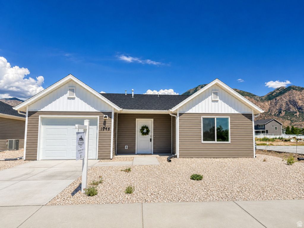 1046 N SUMMIT VIEW DR, Harrisville, UT 84404