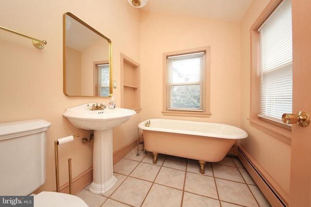 292 E COURT ST, Doylestown, PA 18901