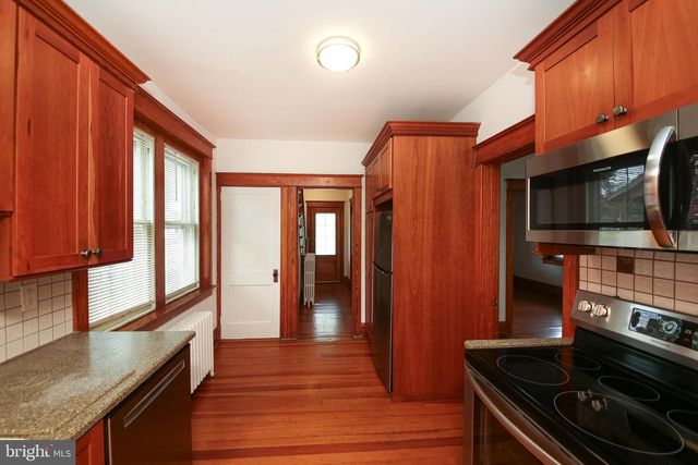 292 E COURT ST, Doylestown, PA 18901