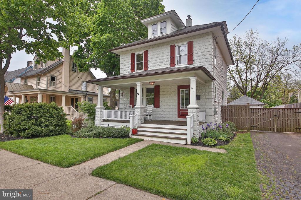 292 E COURT ST, Doylestown, PA 18901