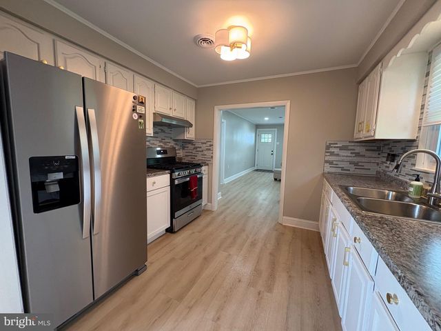 12 CHESTER AVE, Deepwater, NJ 08023