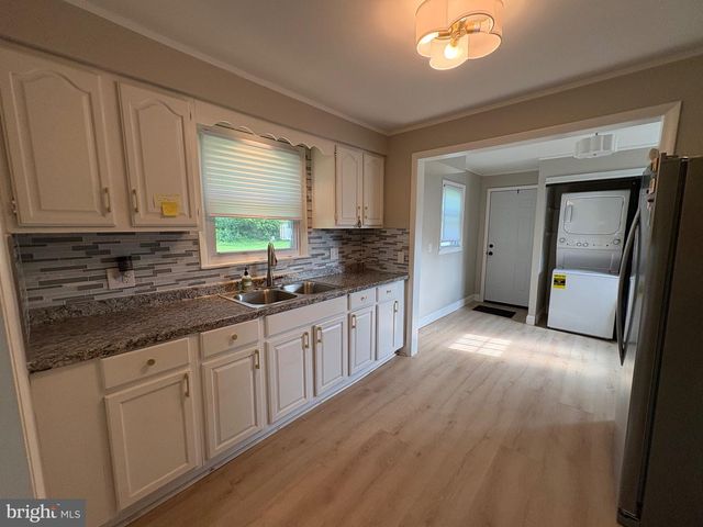 12 CHESTER AVE, Deepwater, NJ 08023