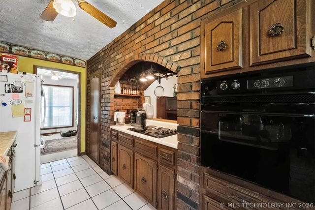 212 N Will Rogers Loop W, Oologah, OK 74053
