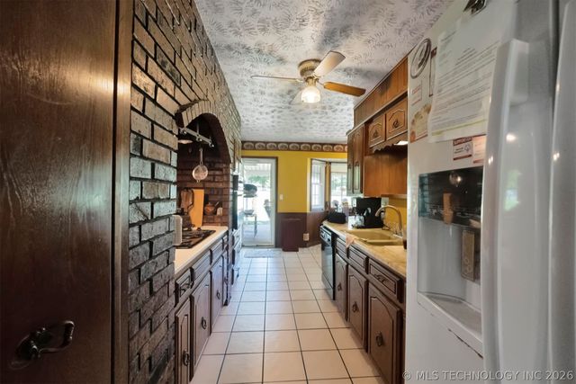 212 N Will Rogers Loop W, Oologah, OK 74053