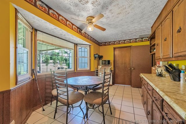 212 N Will Rogers Loop W, Oologah, OK 74053