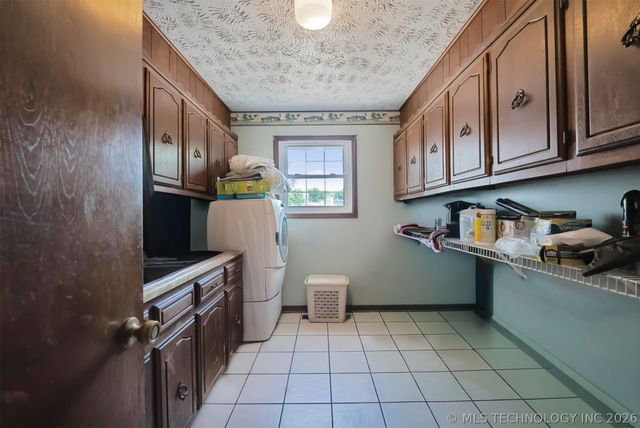 212 N Will Rogers Loop W, Oologah, OK 74053
