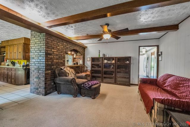 212 N Will Rogers Loop W, Oologah, OK 74053