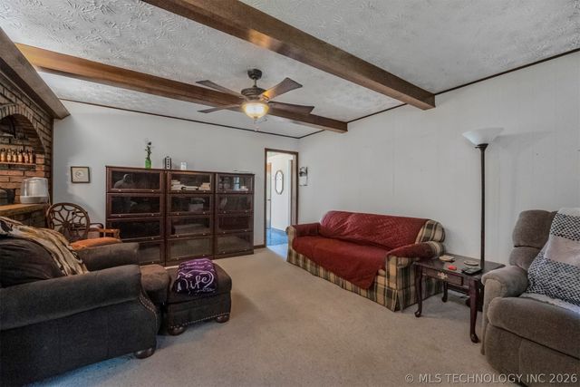 212 N Will Rogers Loop W, Oologah, OK 74053