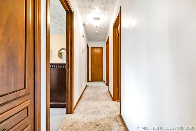 212 N Will Rogers Loop W, Oologah, OK 74053