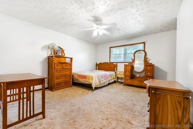 212 N Will Rogers Loop W, Oologah, OK 74053