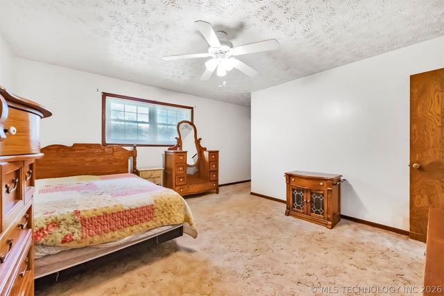 212 N Will Rogers Loop W, Oologah, OK 74053
