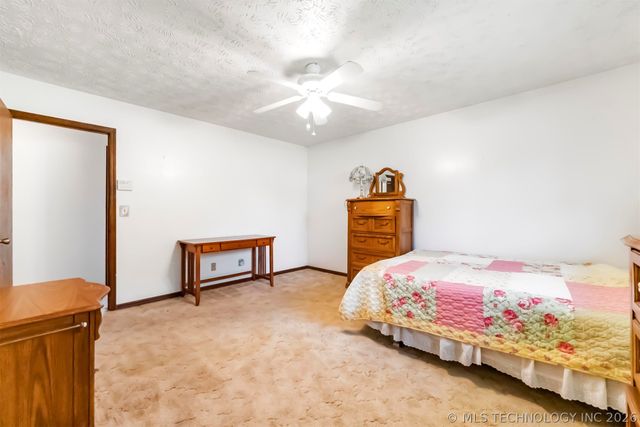 212 N Will Rogers Loop W, Oologah, OK 74053