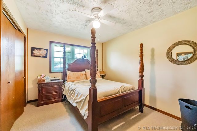 212 N Will Rogers Loop W, Oologah, OK 74053