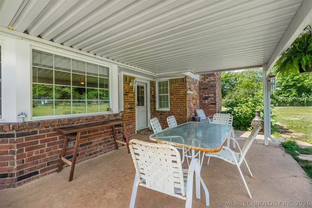 212 N Will Rogers Loop W, Oologah, OK 74053