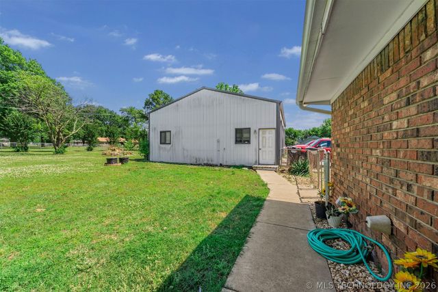 212 N Will Rogers Loop W, Oologah, OK 74053