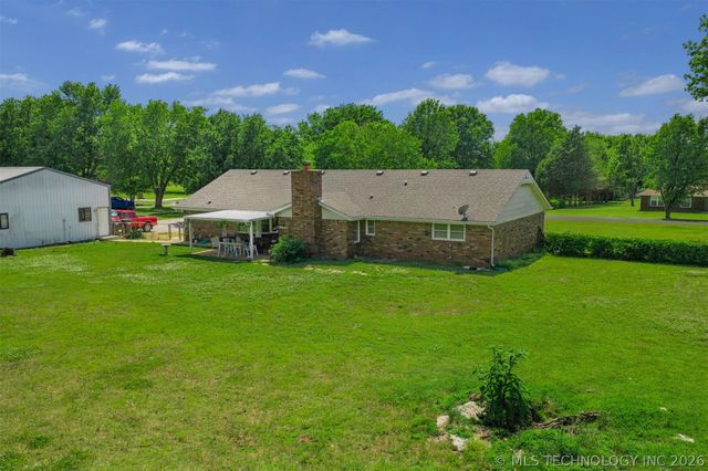 212 N Will Rogers Loop W, Oologah, OK 74053
