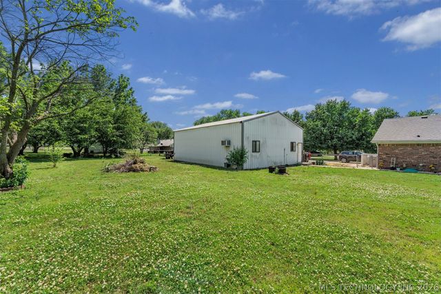212 N Will Rogers Loop W, Oologah, OK 74053