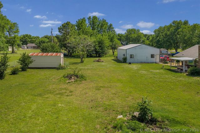 212 N Will Rogers Loop W, Oologah, OK 74053