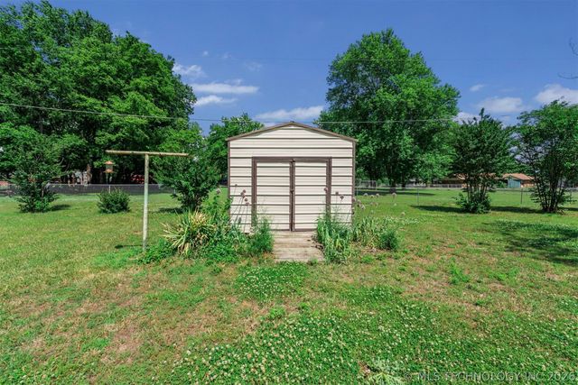 212 N Will Rogers Loop W, Oologah, OK 74053