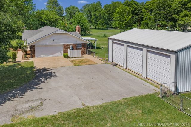 212 N Will Rogers Loop W, Oologah, OK 74053