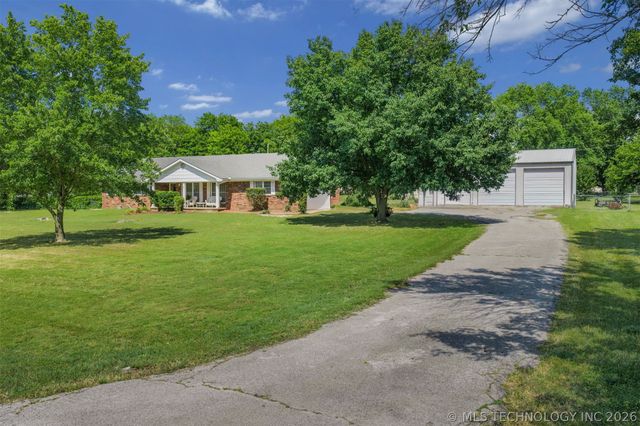212 N Will Rogers Loop W, Oologah, OK 74053