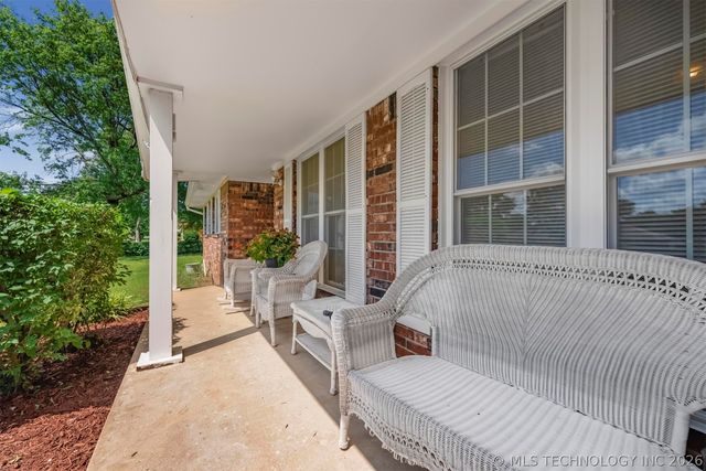 212 N Will Rogers Loop W, Oologah, OK 74053