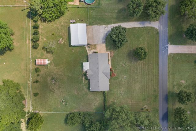 212 N Will Rogers Loop W, Oologah, OK 74053