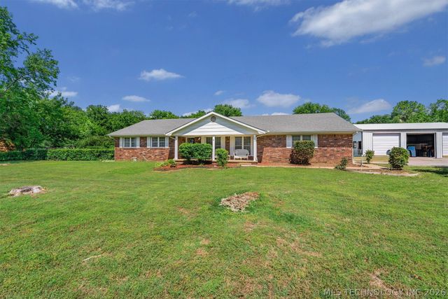 212 N Will Rogers Loop W, Oologah, OK 74053