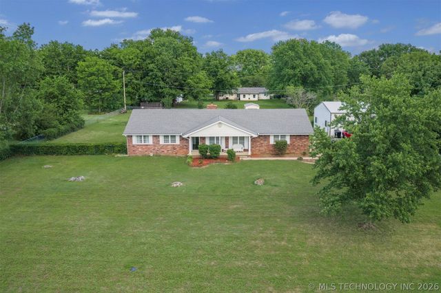 212 N Will Rogers Loop W, Oologah, OK 74053