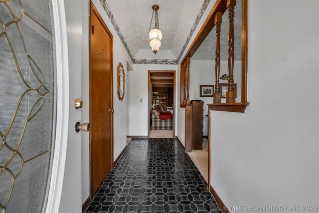 212 N Will Rogers Loop W, Oologah, OK 74053