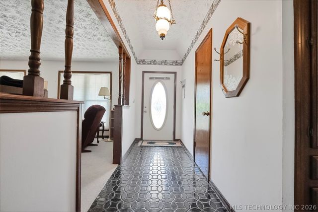 212 N Will Rogers Loop W, Oologah, OK 74053