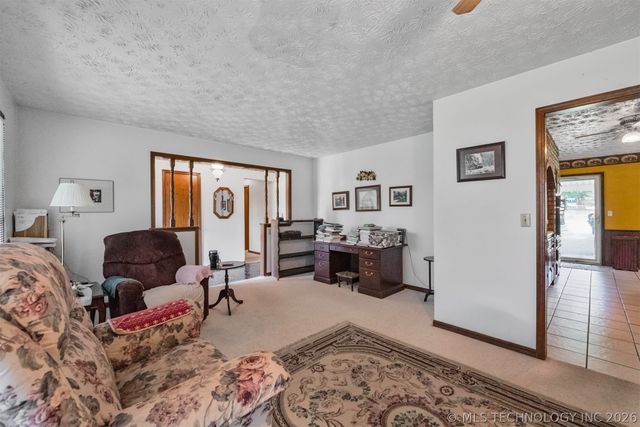 212 N Will Rogers Loop W, Oologah, OK 74053