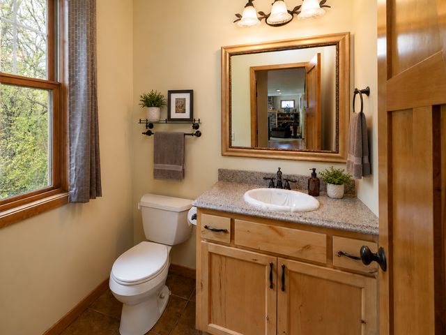 2110 Valley Creek Lane, Shakopee, MN 55379
