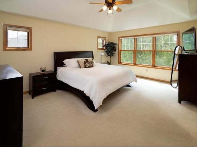 2110 Valley Creek Lane, Shakopee, MN 55379