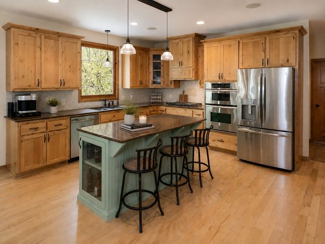 2110 Valley Creek Lane, Shakopee, MN 55379