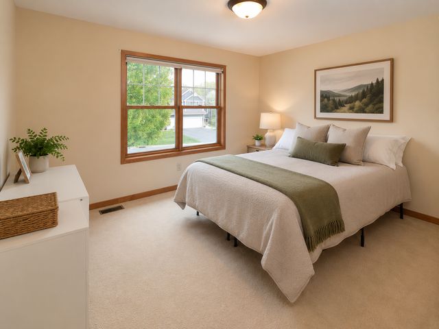 2110 Valley Creek Lane, Shakopee, MN 55379
