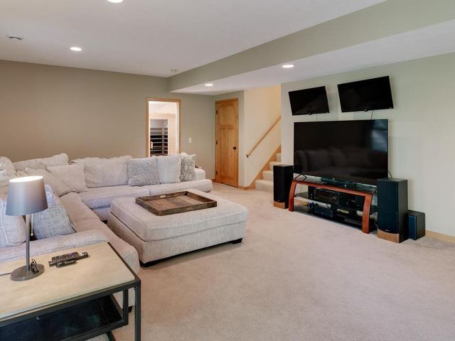2110 Valley Creek Lane, Shakopee, MN 55379