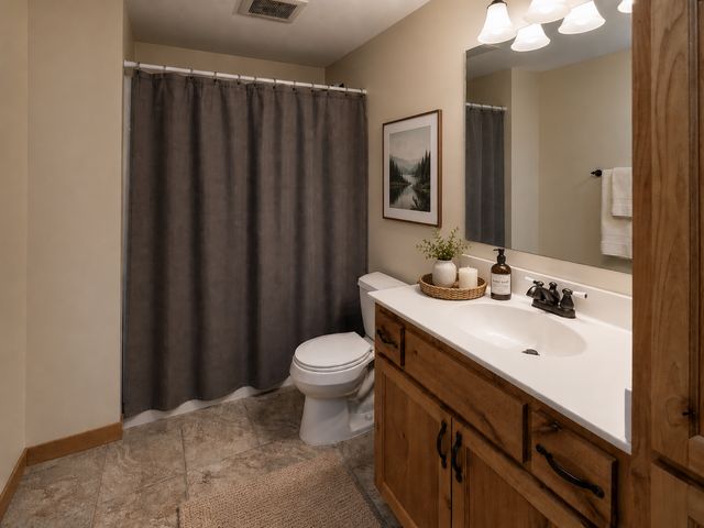 2110 Valley Creek Lane, Shakopee, MN 55379