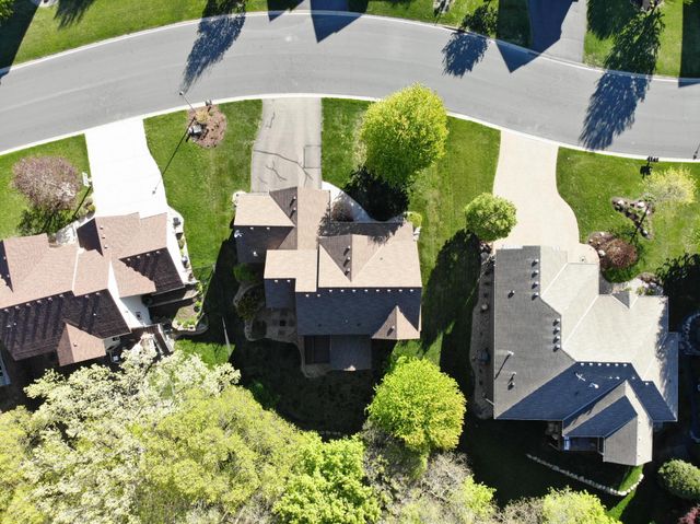 2110 Valley Creek Lane, Shakopee, MN 55379