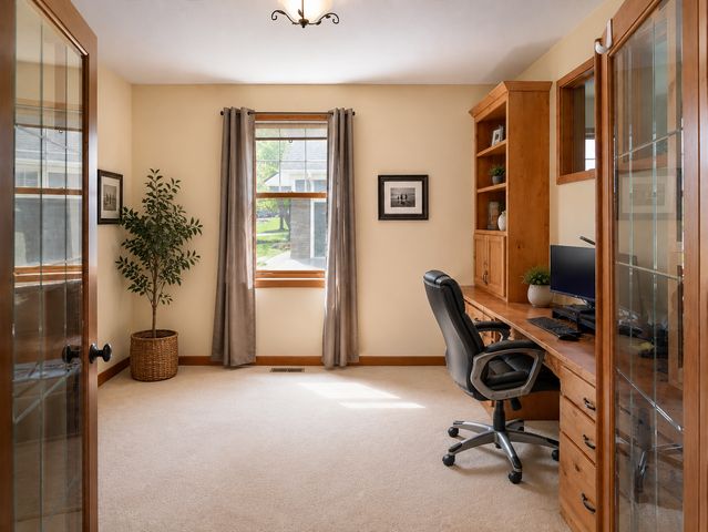2110 Valley Creek Lane, Shakopee, MN 55379