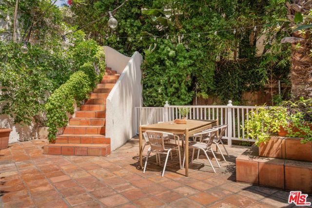 9146 St Ives Drive, Los Angeles, CA 90069