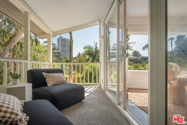 9146 St Ives Drive, Los Angeles, CA 90069