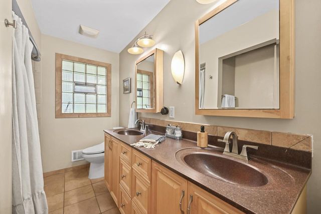 2400 W Apple Tree ROAD, Glendale, WI 53209