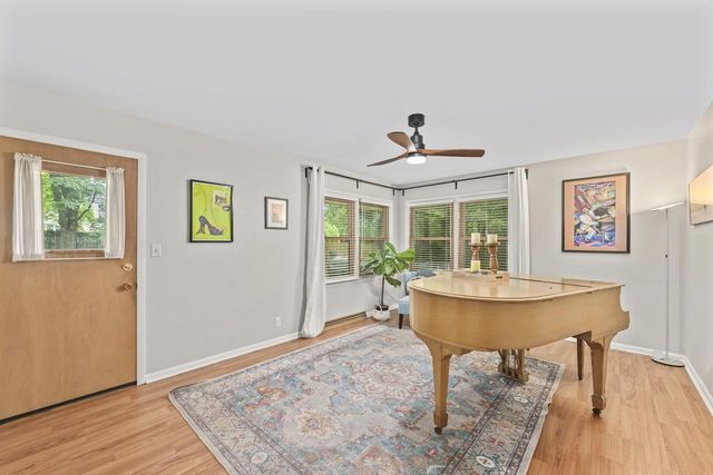 2400 W Apple Tree ROAD, Glendale, WI 53209