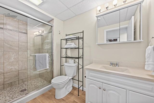 2400 W Apple Tree ROAD, Glendale, WI 53209