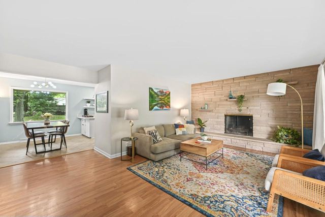 2400 W Apple Tree ROAD, Glendale, WI 53209