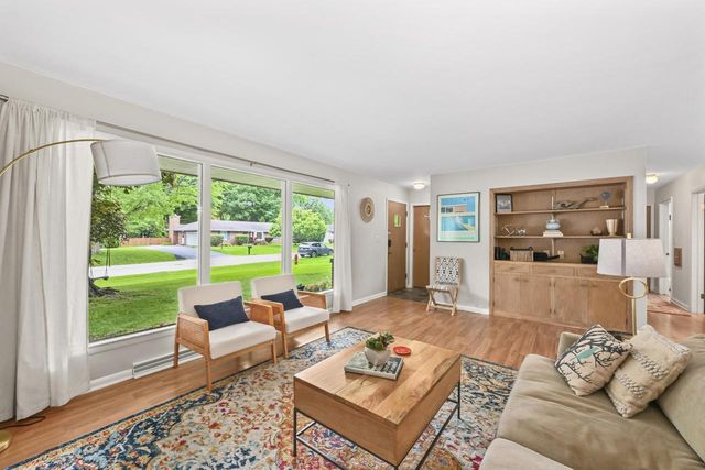 2400 W Apple Tree ROAD, Glendale, WI 53209