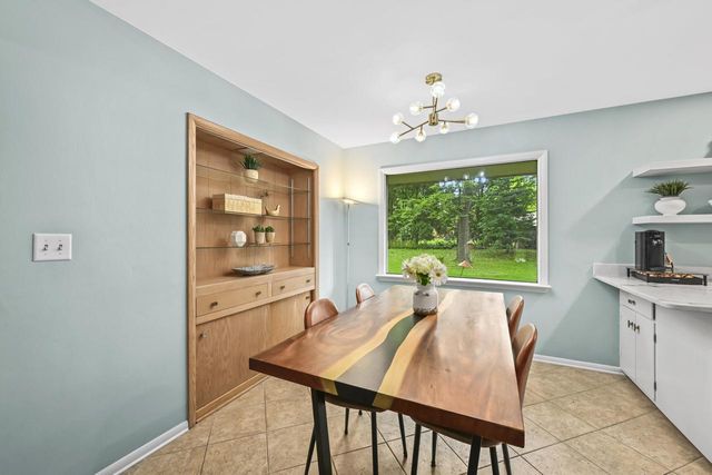 2400 W Apple Tree ROAD, Glendale, WI 53209